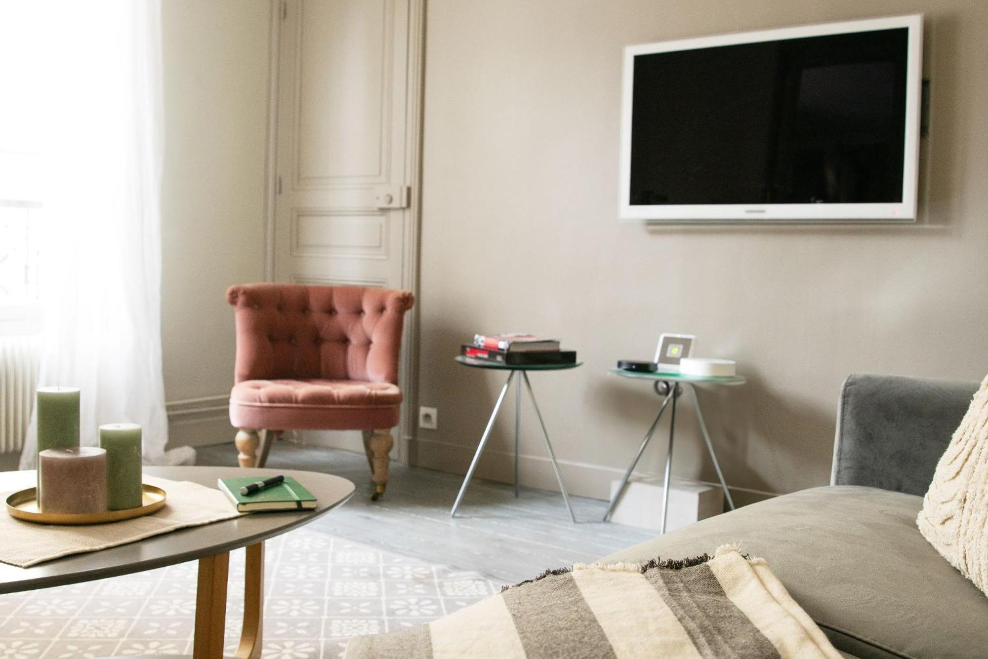 Eiffel Tower & Les Invalides - 1Br - Cityapartmentstay Paris Luaran gambar